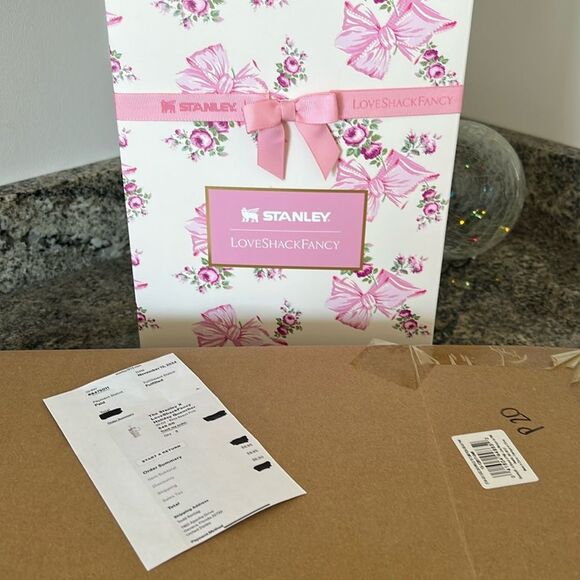 LoveShackFancy x Stanley 20oz Quencher - Picture 15 of 16